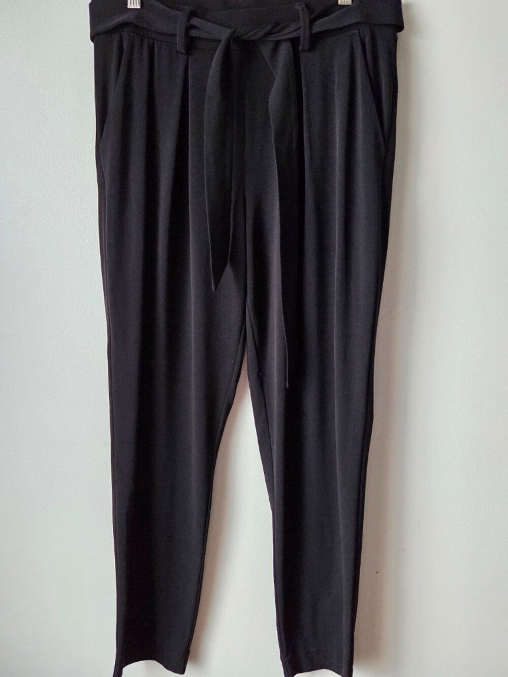 EUC EXPRESS BLACK PLEATED BELTED SUPER SOFT PANTS SIZE M